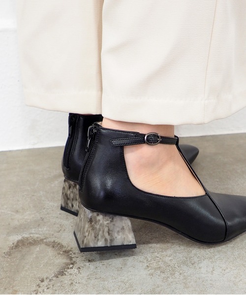 cava cava（サヴァサヴァ）の「ネックTストラップパンプス　1320685（パンプス・レディース・ブラック/グレイッシュベージュ/ボルドー・23cm/23.5cm/24cm/24.5cm/22.5cm）」の22枚目の写真