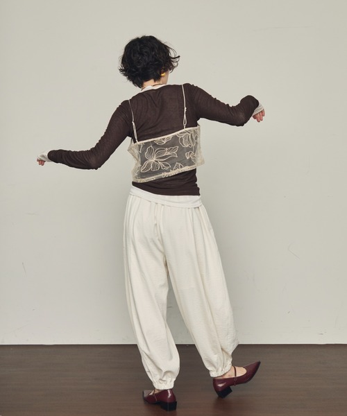 Trish(トリッシュ)の「チュール花柄刺繍ビスチェ(キャミソール・レディース・アイボリー/ブラック・MEDIUM)」の21枚目の写真
