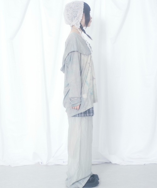 Never mind the XU / Chikashitsu+（ネバーマインド ザ エックスユー / チカシツプラス）の「【Nerd out XU】tribal hooded offshoulder long sleeve / 【ナードアウトエックスユー】トライバルフードオフショルダーロングスリーブ <着用動画あり>（Tシャツ/カットソー・レディース・カーキ・M）」の7枚目の写真