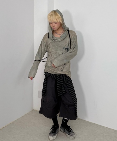 Never mind the XU / Chikashitsu+（ネバーマインド ザ エックスユー / チカシツプラス）の「【Nerd out XU】tribal hooded offshoulder long sleeve / 【ナードアウトエックスユー】トライバルフードオフショルダーロングスリーブ <着用動画あり>（Tシャツ/カットソー・レディース・カーキ・M）」の12枚目の写真