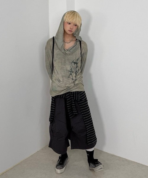 Never mind the XU / Chikashitsu+（ネバーマインド ザ エックスユー / チカシツプラス）の「【Nerd out XU】tribal hooded offshoulder long sleeve / 【ナードアウトエックスユー】トライバルフードオフショルダーロングスリーブ <着用動画あり>（Tシャツ/カットソー・レディース・カーキ・M）」の13枚目の写真