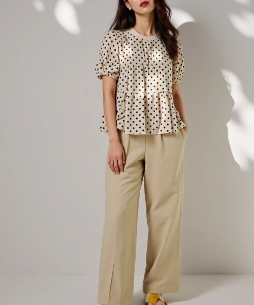 cammie（キャミー）の「ドット柄ギャザーフレアトップス（シャツ/ブラウス・レディース・ベージュ・LARGE/MEDIUM）」の5枚目の写真
