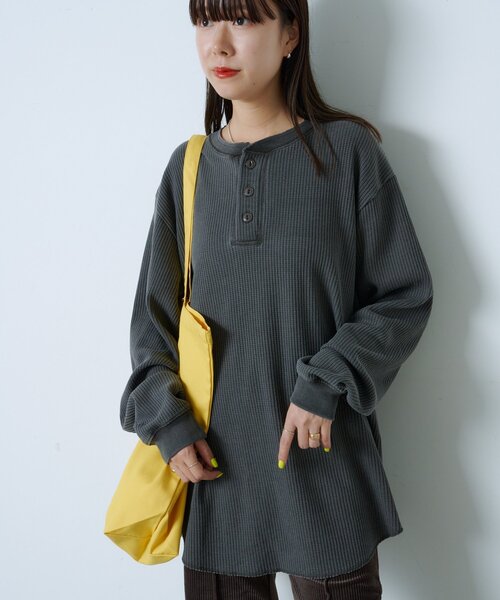 WHIMSIC（ウィムジック）の「【WHIMSIC】サーマル ヘンリーネックTシャツ（Tシャツ/カットソー・レディース・チャコールグレー/ホワイト・FREE）」の11枚目の写真