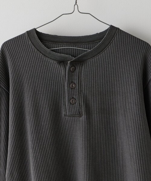 WHIMSIC（ウィムジック）の「【WHIMSIC】サーマル ヘンリーネックTシャツ（Tシャツ/カットソー・レディース・チャコールグレー/ホワイト・FREE）」の5枚目の写真