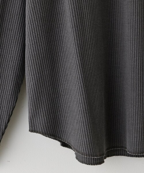 WHIMSIC（ウィムジック）の「【WHIMSIC】サーマル ヘンリーネックTシャツ（Tシャツ/カットソー・レディース・チャコールグレー/ホワイト・FREE）」の4枚目の写真