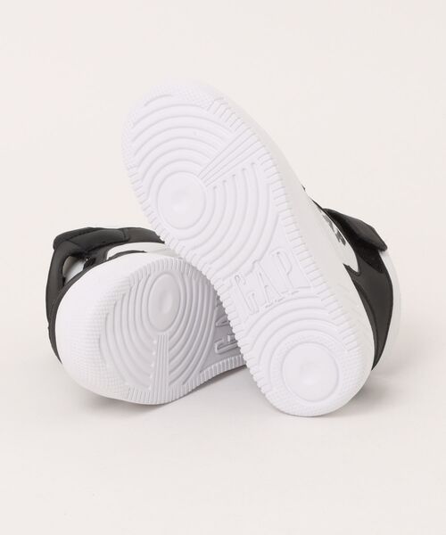 GAP（ギャップ）の「《GAP》ｼｭｰｽﾞGPK52531（スニーカー・キッズ・ホワイト系その他/ホワイト×ブラック/ホワイト×ブルー・19.0cm/20.0cm/21.0cm/22.0cm/23.0cm）」の4枚目の写真