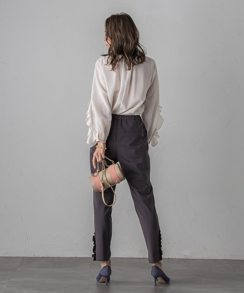 Viaggio Blu(ビアッジョブルー)の「ラッフルブラウス≪洗濯機で洗える≫(シャツ/ブラウス・レディース・オフホワイト/ブラック・M/S)」の11枚目の写真