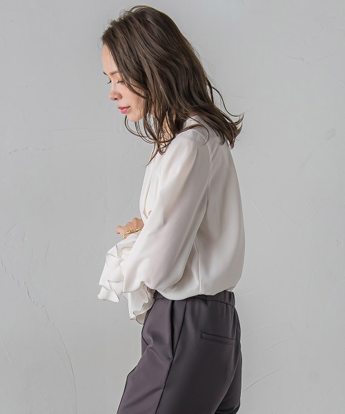 Viaggio Blu(ビアッジョブルー)の「ラッフルブラウス≪洗濯機で洗える≫(シャツ/ブラウス・レディース・オフホワイト/ブラック・M/S)」の6枚目の写真