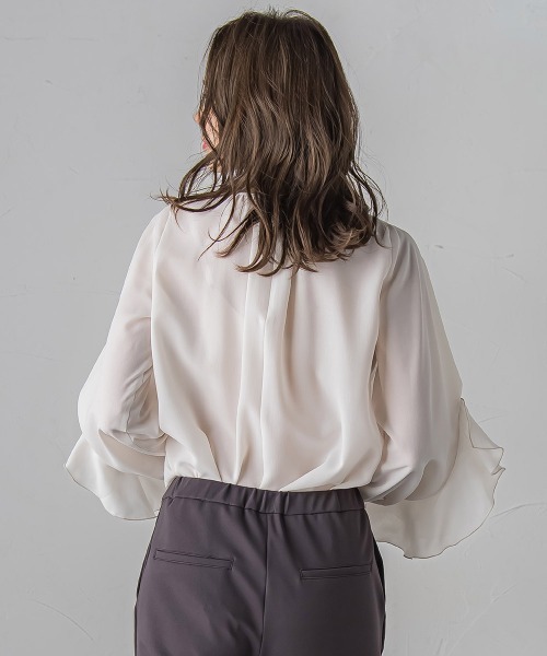 Viaggio Blu(ビアッジョブルー)の「ラッフルブラウス≪洗濯機で洗える≫(シャツ/ブラウス・レディース・オフホワイト/ブラック・M/S)」の7枚目の写真