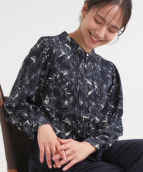 DRESKIP（ドレスキップ）の「【セットアップ可】ピンタックバンドカラーブラウス（シャツ/ブラウス・レディース・グリーン系/ブラック/ネイビー系5/ブラック系5・04/03/02/01）」の4枚目の写真