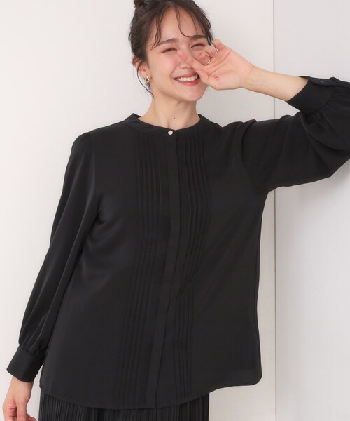DRESKIP（ドレスキップ）の「【セットアップ可】ピンタックバンドカラーブラウス（シャツ/ブラウス・レディース・グリーン系/ブラック/ネイビー系5/ブラック系5・04/03/02/01）」の2枚目の写真
