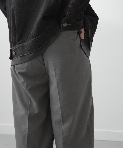 ITEMS URBANRESEARCH（アイテムズ アーバンリサーチ）の「ミニマルチェック クラシック トラウザー（その他パンツ・メンズ・グレー/ブラウン/ブラック・MEDIUM/LARGE）」の16枚目の写真