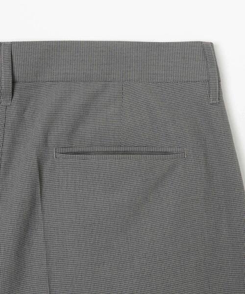 ITEMS URBANRESEARCH（アイテムズ アーバンリサーチ）の「ミニマルチェック クラシック トラウザー（その他パンツ・メンズ・グレー/ブラウン/ブラック・MEDIUM/LARGE）」の20枚目の写真