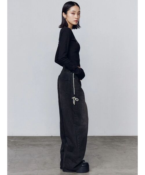 EMODA（エモダ）の「ロゴパッチクロップロンT（Tシャツ/カットソー・レディース・ブラウン/ピンク/グレー/ブラック/アイボリー・FREE）」の18枚目の写真