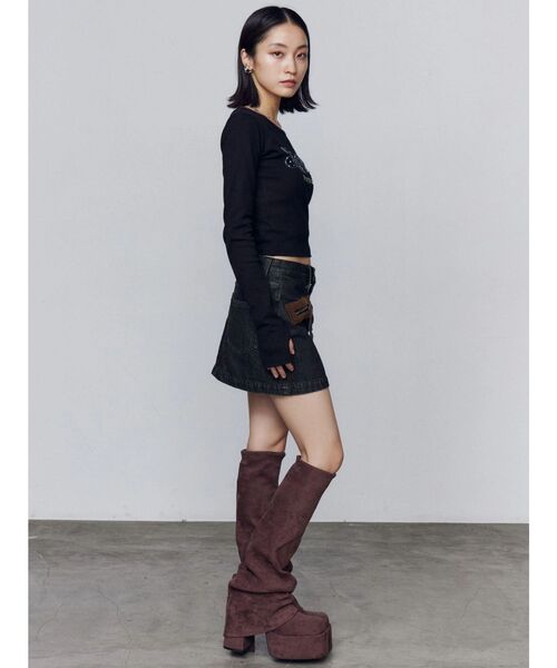 EMODA（エモダ）の「ロゴパッチクロップロンT（Tシャツ/カットソー・レディース・ブラウン/ピンク/グレー/ブラック/アイボリー・FREE）」の6枚目の写真