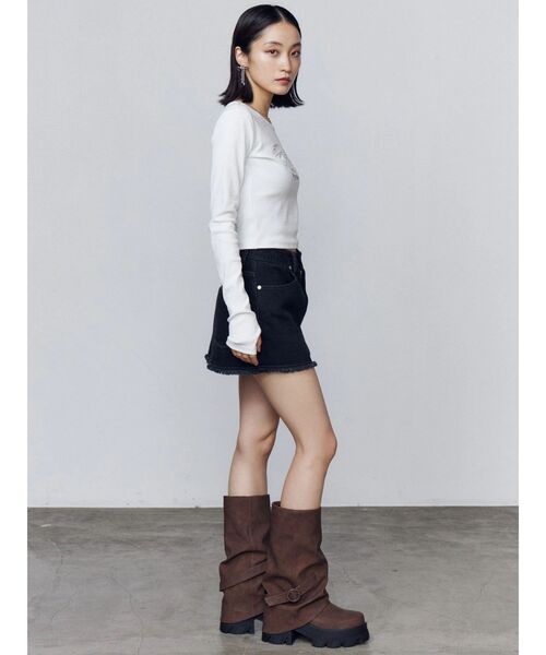 EMODA（エモダ）の「ロゴパッチクロップロンT（Tシャツ/カットソー・レディース・ブラウン/ピンク/グレー/ブラック/アイボリー・FREE）」の11枚目の写真