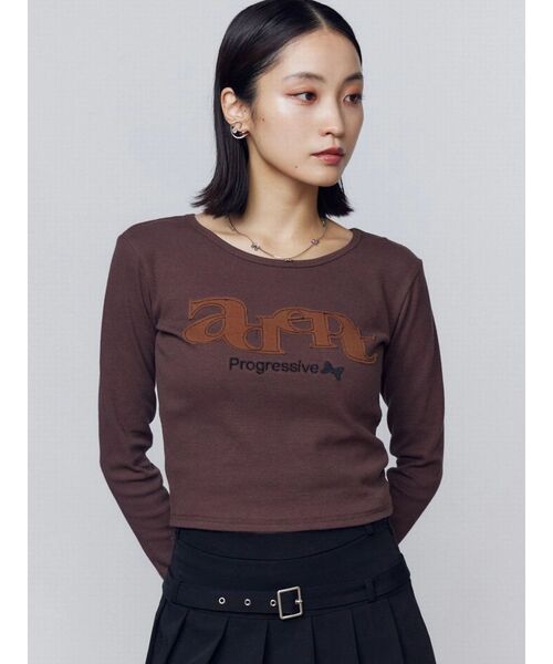 EMODA（エモダ）の「ロゴパッチクロップロンT（Tシャツ/カットソー・レディース・ブラウン/ピンク/グレー/ブラック/アイボリー・FREE）」の14枚目の写真