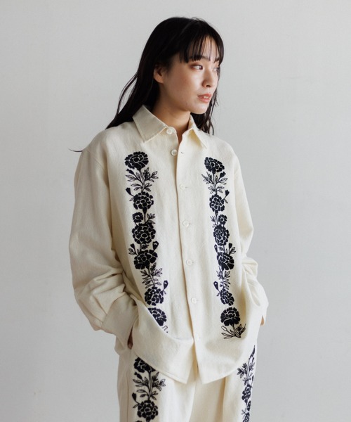 AMERICAN RAG CIE(アメリカンラグシー)の「【MEN , WOMEN】LEIN ウールコットンフラワー刺繍シャツ(シャツ/ブラウス・レディース・オフホワイト・M/L)」の3枚目の写真