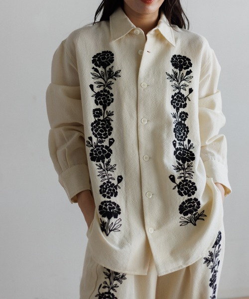 AMERICAN RAG CIE(アメリカンラグシー)の「【MEN , WOMEN】LEIN ウールコットンフラワー刺繍シャツ(シャツ/ブラウス・レディース・オフホワイト・M/L)」の11枚目の写真
