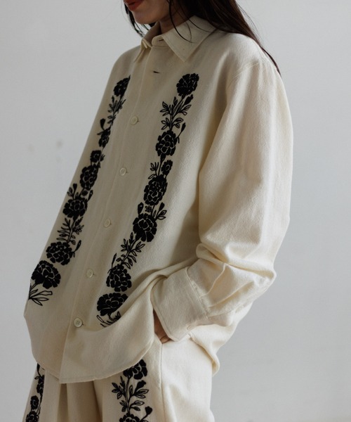 AMERICAN RAG CIE(アメリカンラグシー)の「【MEN , WOMEN】LEIN ウールコットンフラワー刺繍シャツ(シャツ/ブラウス・レディース・オフホワイト・M/L)」の9枚目の写真
