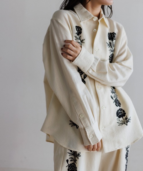 AMERICAN RAG CIE(アメリカンラグシー)の「【MEN , WOMEN】LEIN ウールコットンフラワー刺繍シャツ(シャツ/ブラウス・レディース・オフホワイト・M/L)」の13枚目の写真