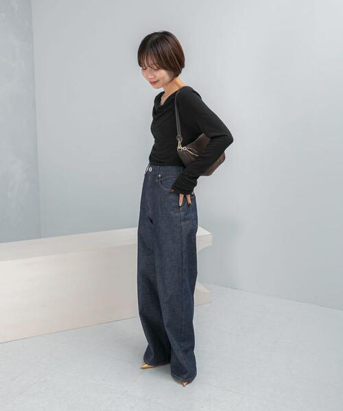 URBAN RESEARCH ROSSO WOMEN（アーバンリサーチ　ロッソ）の「2WAYネックオフショルプルオーバー（Tシャツ/カットソー・レディース・ブラック/オフホワイト/ブラウン・FREE）」の16枚目の写真