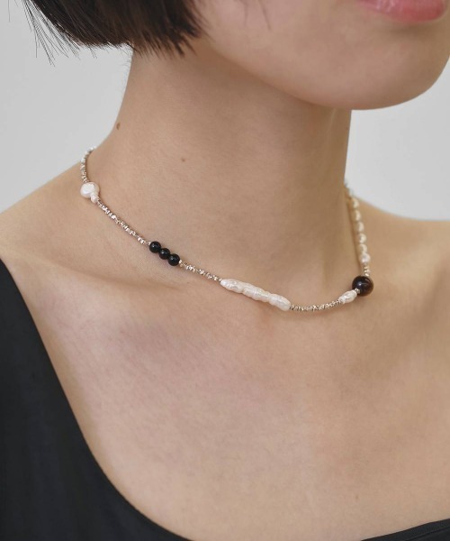TODAYFUL（トゥデイフル）の「TODAYFUL　Asymmetry Pearl Choker アシンメトリーパールチョーカー/12610902（チョーカー・レディース・シルバー・ONE SIZE）」の2枚目の写真