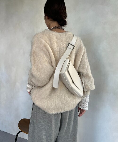 DouDou(ドゥドゥ)の「【WEB限定】ロングシャギープルオーバー(ニット/セーター・レディース・アイボリー/ベージュ/イエロー/チャコールグレー・FREE)」の16枚目の写真