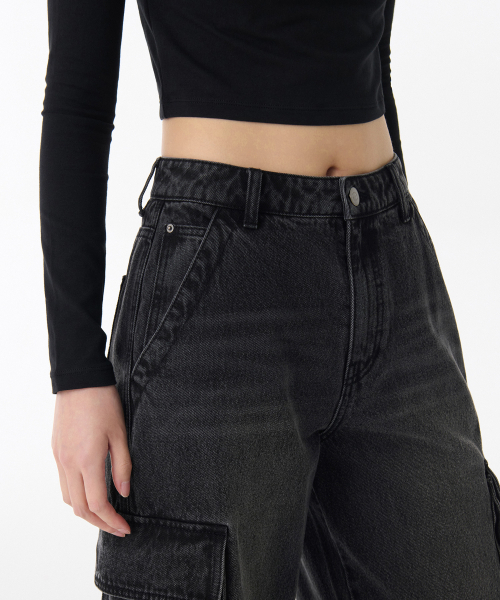 MUSINSA STANDARD WOMAN（ムシンサスタンダードウーマン）の「ウィメンズワイドカーゴデニムパンツ[ウォッシュドブラック]（デニムパンツ・レディース・その他・25/26/27/28/29/30/24）」の5枚目の写真