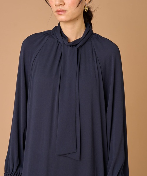 INED（イネド）の「バックサテンジョーゼット ボウタイワンピース（ワンピース・レディース・ネイビー・11号/9号/7号）」の10枚目の写真