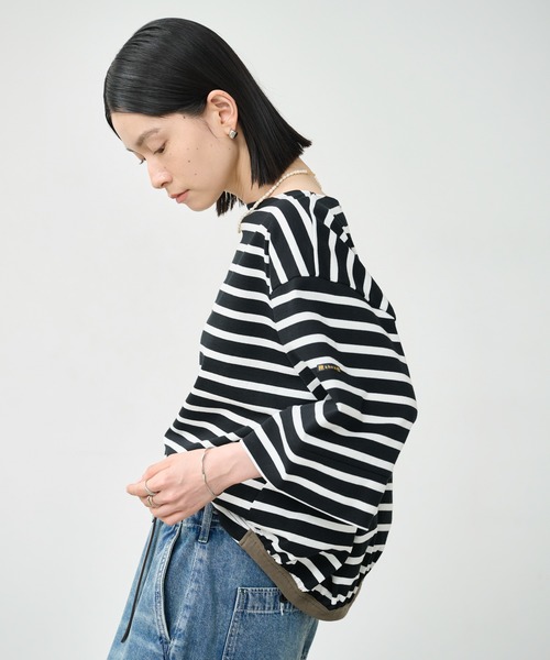 kha:ki（カーキ）の「「KHA:KI / カーキ」バックヘムライン バスクシャツ（Tシャツ/カットソー・レディース・アイボリー/ブラック/ホワイト系8/ブルー系/ホワイト系その他/ブラック×ホワイト・1）」の5枚目の写真