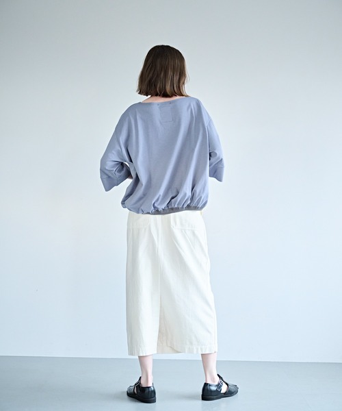 kha:ki（カーキ）の「「KHA:KI / カーキ」バックヘムライン バスクシャツ（Tシャツ/カットソー・レディース・アイボリー/ブラック/ホワイト系8/ブルー系/ホワイト系その他/ブラック×ホワイト・1）」の11枚目の写真