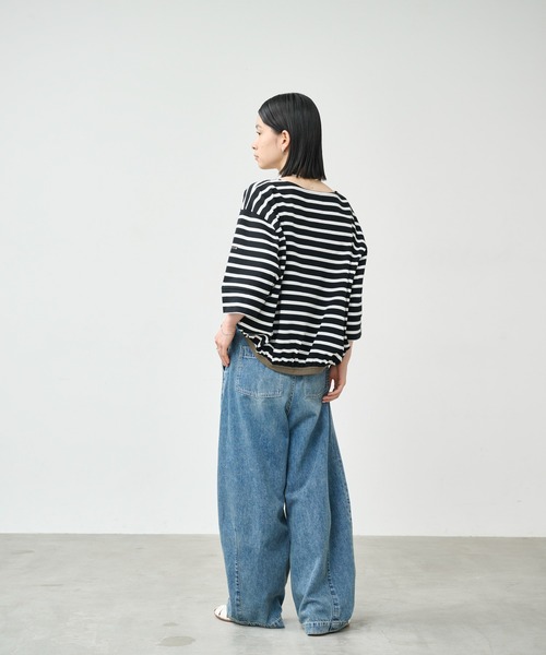 kha:ki（カーキ）の「「KHA:KI / カーキ」バックヘムライン バスクシャツ（Tシャツ/カットソー・レディース・アイボリー/ブラック/ホワイト系8/ブルー系/ホワイト系その他/ブラック×ホワイト・1）」の16枚目の写真