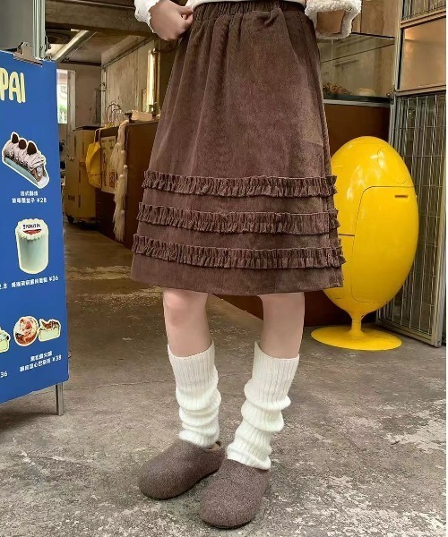 LAC-VERT(ラック・ヴェール)の「コーデュロイミディ丈フリルテープスカート(スカート・レディース・ベージュ/ブラウン・FREE)」の5枚目の写真