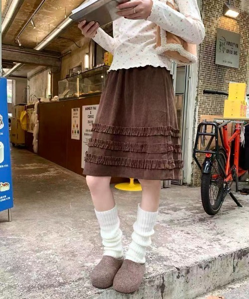 LAC-VERT(ラック・ヴェール)の「コーデュロイミディ丈フリルテープスカート(スカート・レディース・ベージュ/ブラウン・FREE)」の3枚目の写真