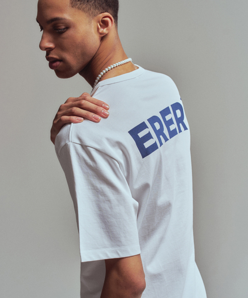ERER（エルエル）の「[UN] ベーシックロゴTシャツ ホワイト（Tシャツ/カットソー・レディース・ホワイト・2/3/1）」の4枚目の写真