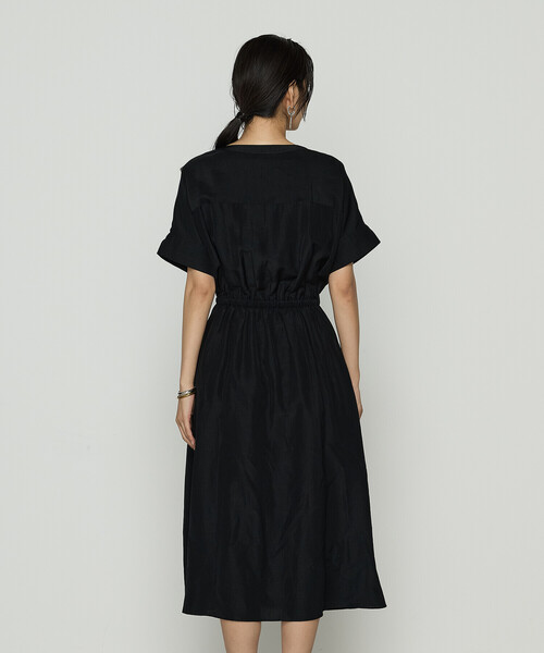 Gabardine K.T（ギャバジンケーティー）の「〔 +サイズ 〕 アセテートリネンタッサー ヘンリーネックワンピース（ワンピース・レディース・ブラック・15号）」の10枚目の写真