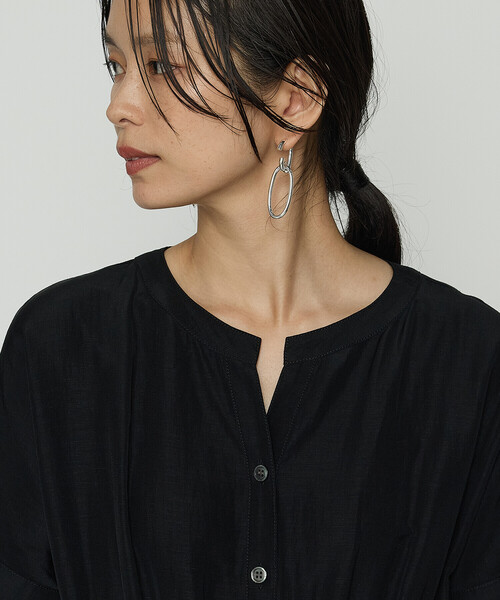 Gabardine K.T（ギャバジンケーティー）の「〔 +サイズ 〕 アセテートリネンタッサー ヘンリーネックワンピース（ワンピース・レディース・ブラック・15号）」の11枚目の写真