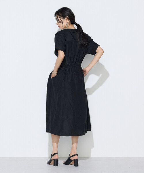 Gabardine K.T（ギャバジンケーティー）の「〔 +サイズ 〕 アセテートリネンタッサー ヘンリーネックワンピース（ワンピース・レディース・ブラック・15号）」の17枚目の写真