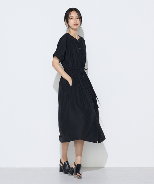 Gabardine K.T（ギャバジンケーティー）の「〔 +サイズ 〕 アセテートリネンタッサー ヘンリーネックワンピース（ワンピース・レディース・ブラック・15号）」の18枚目の写真