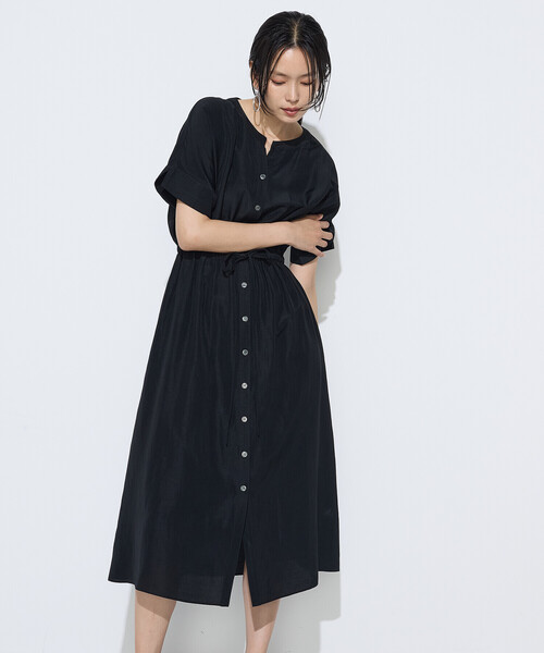 Gabardine K.T（ギャバジンケーティー）の「〔 +サイズ 〕 アセテートリネンタッサー ヘンリーネックワンピース（ワンピース・レディース・ブラック・15号）」の20枚目の写真