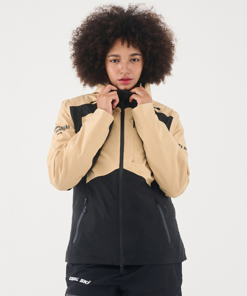 DOLL OUTERWEAR(ドラ アウターウェア)の「2425 タパ スキー ジャケット ベージュ レディース用(ナイロンジャケット・レディース・その他・SMALL/XX-SMALL/MEDIUM)」の2枚目の写真