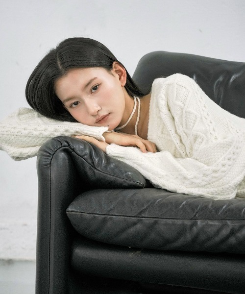 GENERAL IDEA（ジェネラルアイデア）の「scallop cable v-neck pullover スカラップケーブルニットプルオーバー（ニット/セーター・レディース・アイボリー/グレー・S/M/L）」の9枚目の写真