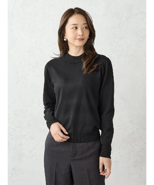 Perfect Suit FActory(パーフェクトスーツファクトリー)の「【Smart Pick!/レディス】しっとり肌触り モックネックニット カシミヤタッチシリーズ(Tシャツ/カットソー・レディース・ベージュ/ネイビー/ブラック・S/L/M/LL)」の1枚目の写真