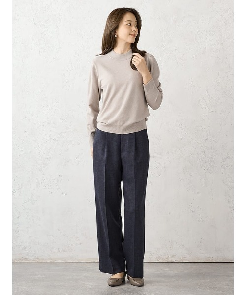 Perfect Suit FActory(パーフェクトスーツファクトリー)の「【Smart Pick!/レディス】しっとり肌触り モックネックニット カシミヤタッチシリーズ(Tシャツ/カットソー・レディース・ベージュ/ネイビー/ブラック・S/L/M/LL)」の21枚目の写真