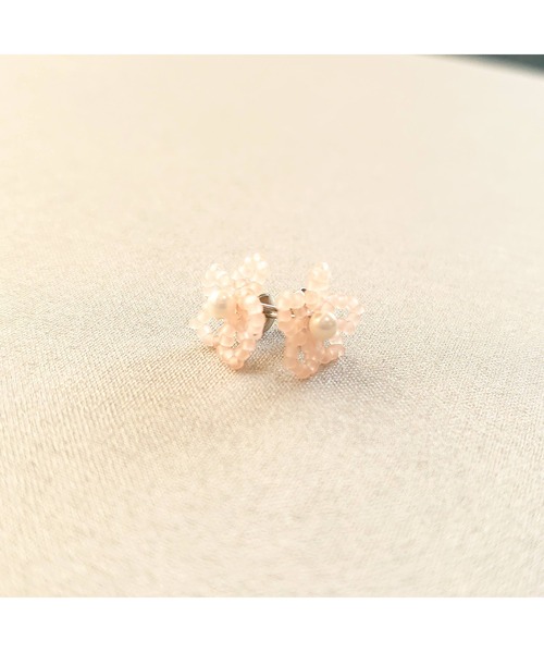 tone(トーン)の「【SunnyBOX】ビーズの小花モチーフピアス(MA)(ピアス(両耳用)・レディース・ブルー/クリア/ブラック/ミント/イエロー/ホワイト/グリーン/ピンク・FREE)」の7枚目の写真