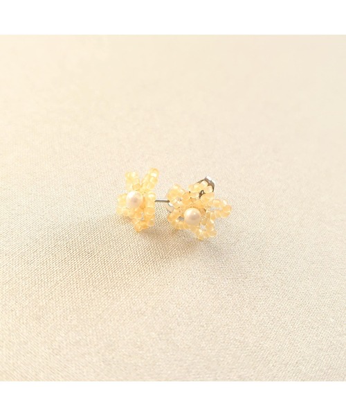 tone(トーン)の「【SunnyBOX】ビーズの小花モチーフピアス(MA)(ピアス(両耳用)・レディース・ブルー/クリア/ブラック/ミント/イエロー/ホワイト/グリーン/ピンク・FREE)」の6枚目の写真