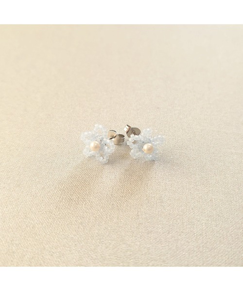 tone(トーン)の「【SunnyBOX】ビーズの小花モチーフピアス(MA)(ピアス(両耳用)・レディース・ブルー/クリア/ブラック/ミント/イエロー/ホワイト/グリーン/ピンク・FREE)」の5枚目の写真