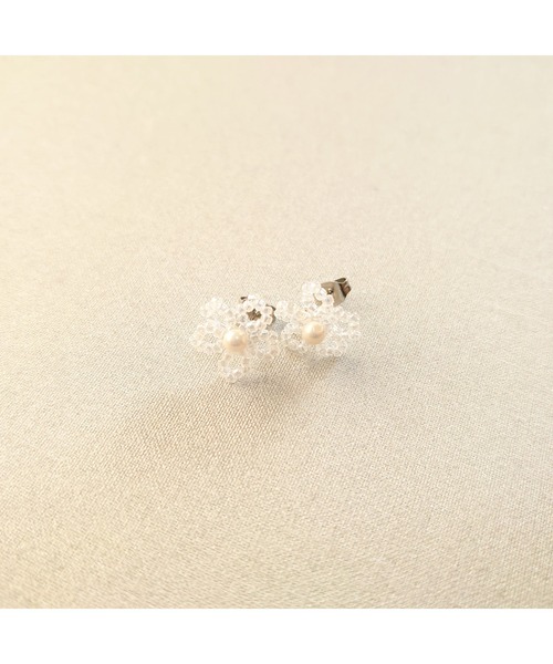 tone(トーン)の「【SunnyBOX】ビーズの小花モチーフピアス(MA)(ピアス(両耳用)・レディース・ブルー/クリア/ブラック/ミント/イエロー/ホワイト/グリーン/ピンク・FREE)」の8枚目の写真