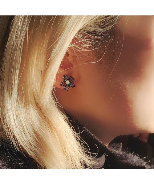 tone(トーン)の「【SunnyBOX】ビーズの小花モチーフピアス(MA)(ピアス(両耳用)・レディース・ブルー/クリア/ブラック/ミント/イエロー/ホワイト/グリーン/ピンク・FREE)」の10枚目の写真